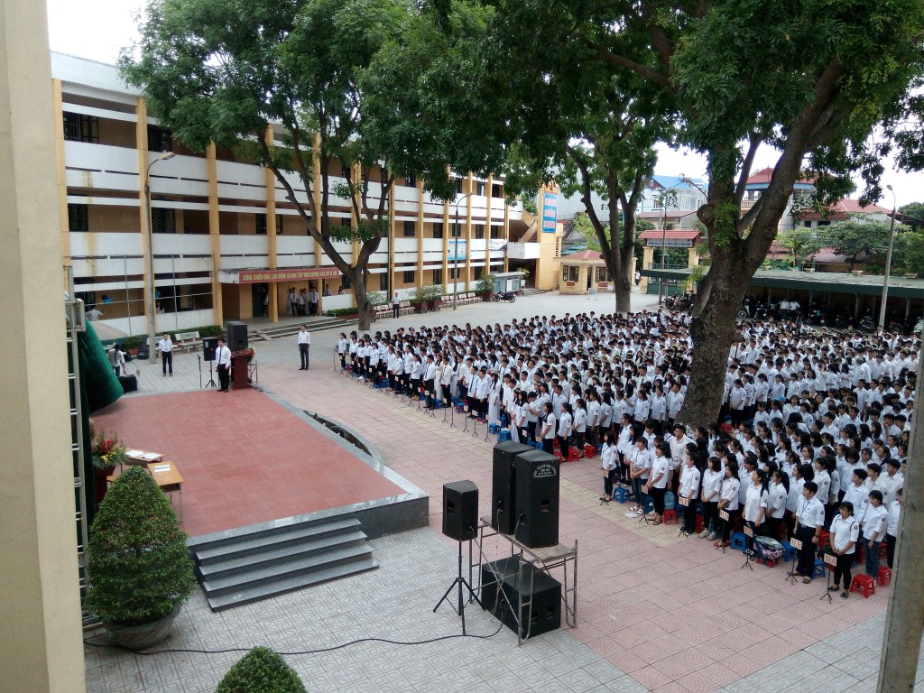 Lễ chào cờ của học sinh toàn trường